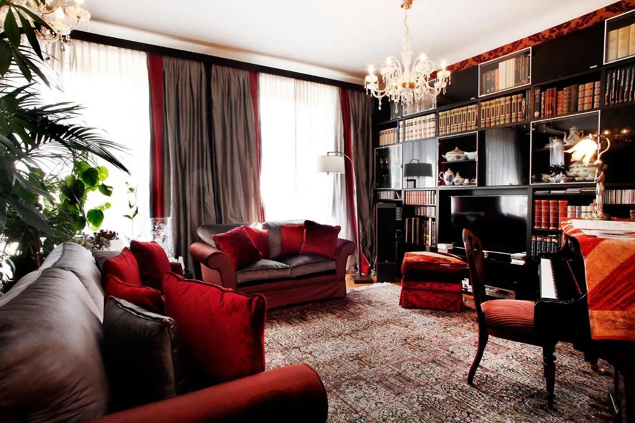Bed & Breakfast Luxury Room In Central Art Nouveau Building Next To Metro Station Milaan