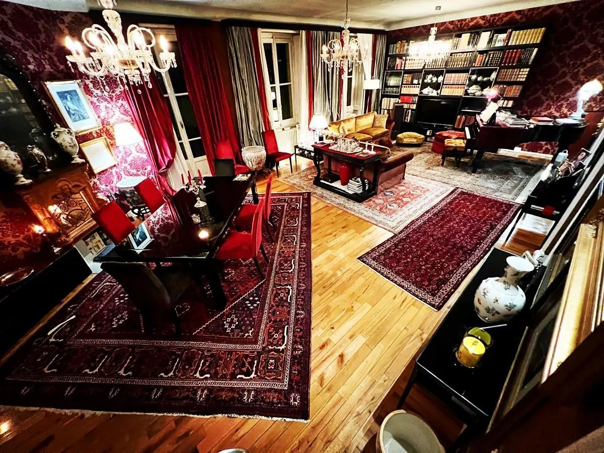 Luxury Room In Central Art Nouveau Building Next To Metro Station Milaan Bed & Breakfast