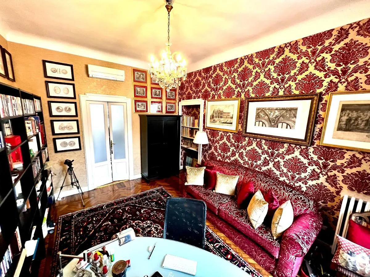 Luxury Room In Central Art Nouveau Building Next To Metro Station Milaan