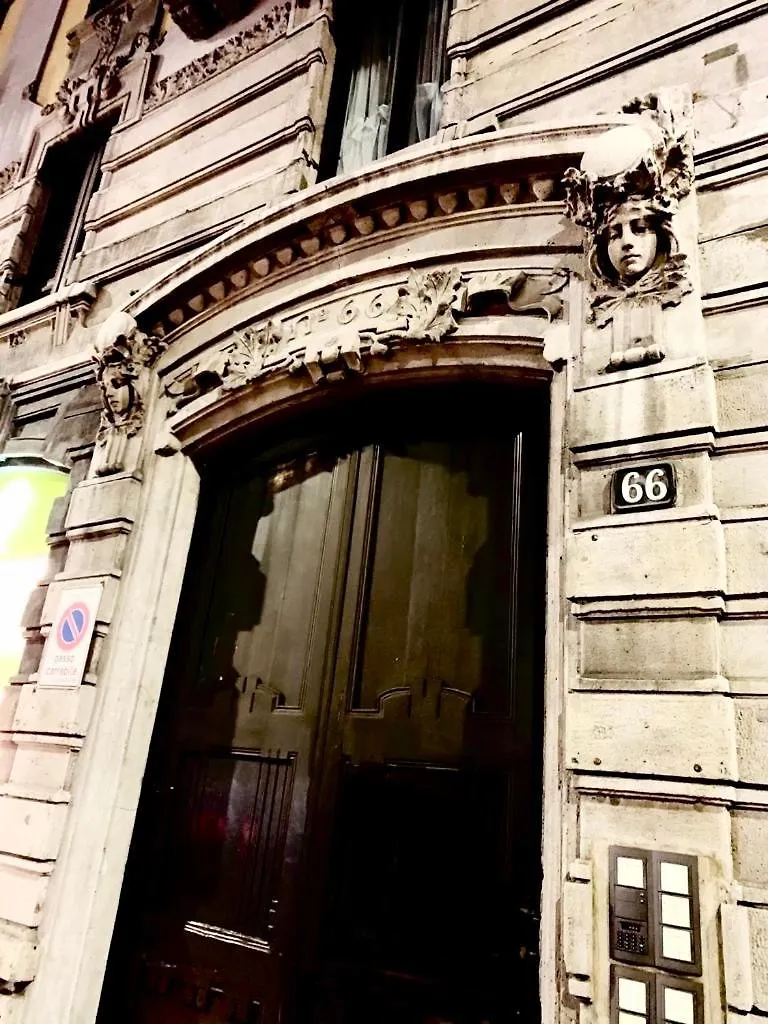 Bed & Breakfast Luxury Room In Central Art Nouveau Building Next To Metro Station Milaan