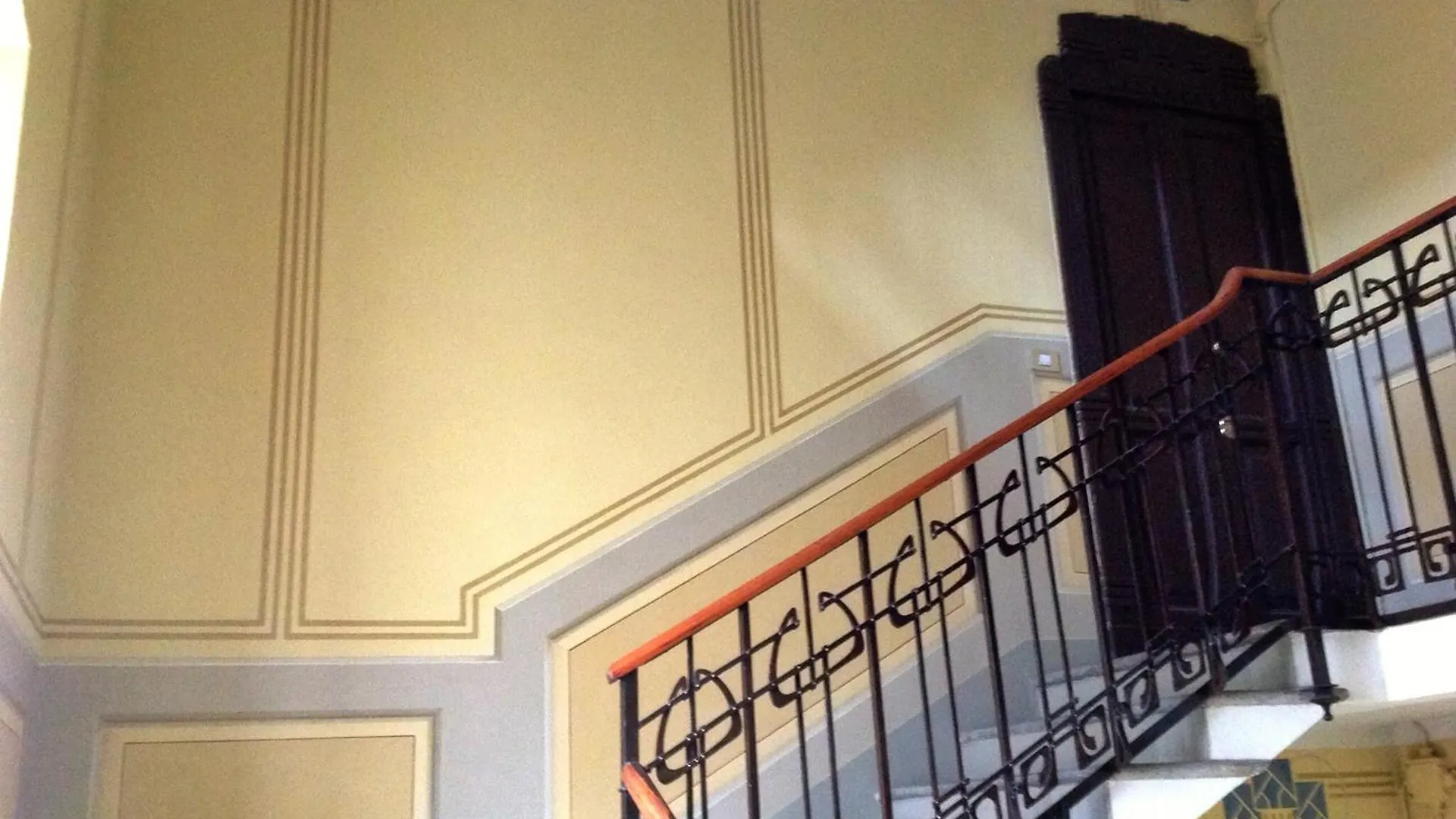 Bed & Breakfast Luxury Room In Central Art Nouveau Building Next To Metro Station Milaan Italië